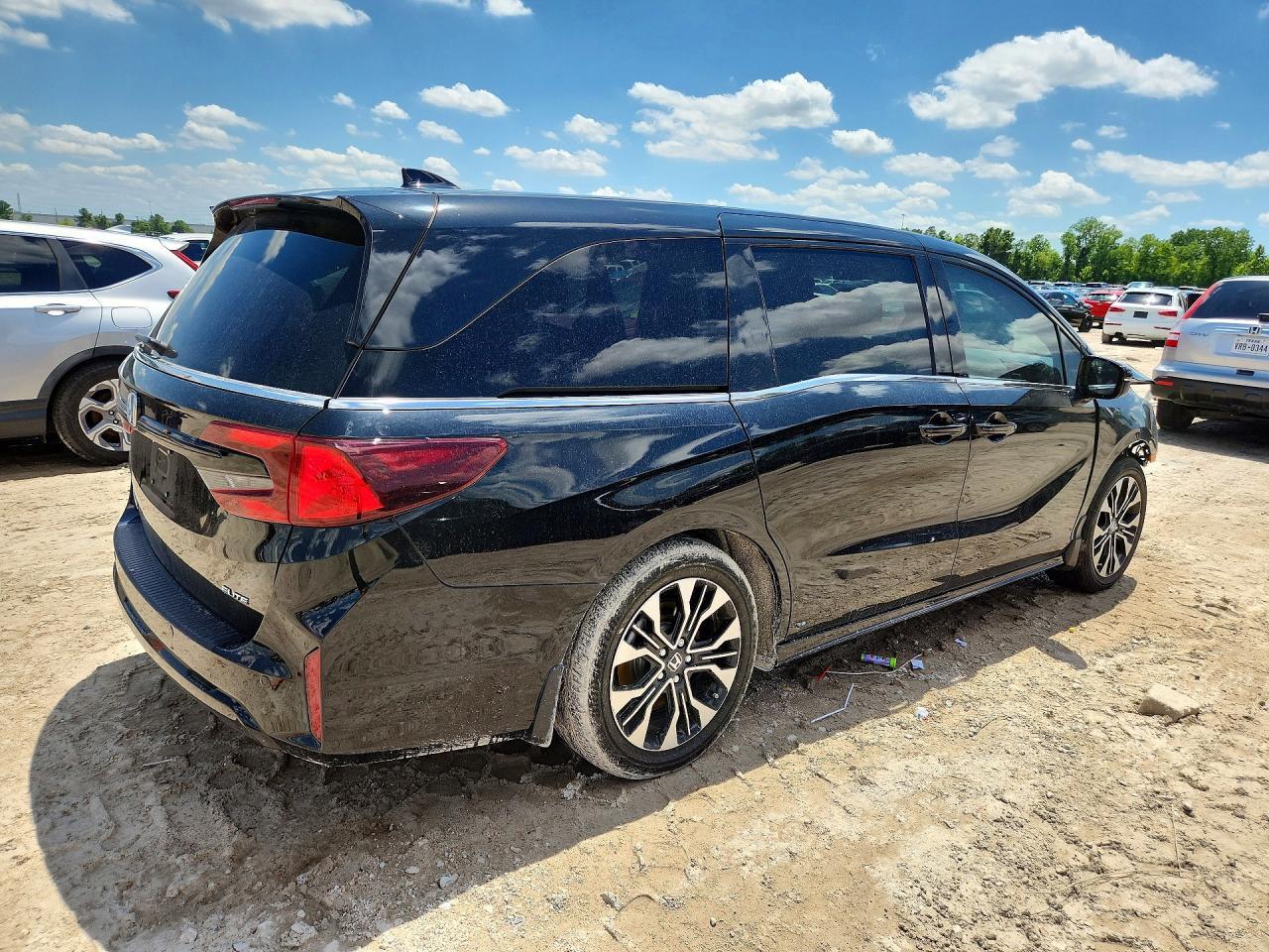 2025 Honda Odyssey Elite - Image 3