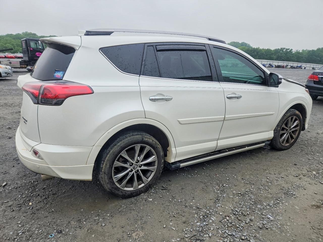 2017 Toyota Rav4 Platinum - Image 3