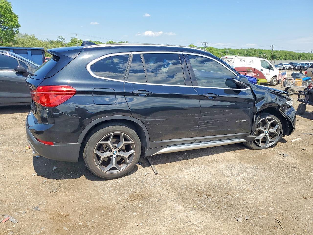 2017 BMW X1 xDrive28I - Фото 3