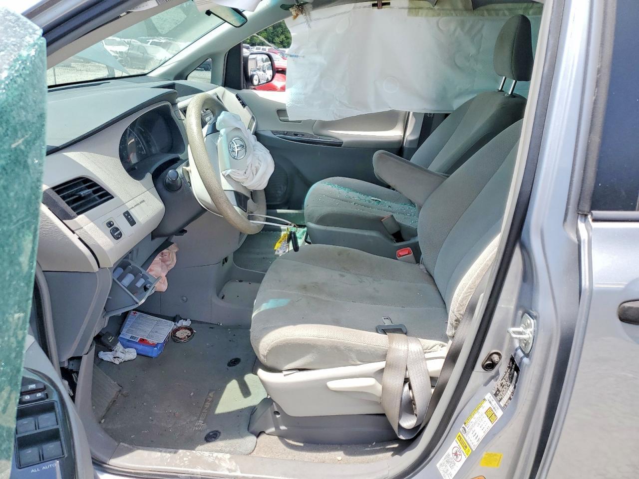 2014 Toyota Sienna L 7-Passenger - Фото 7