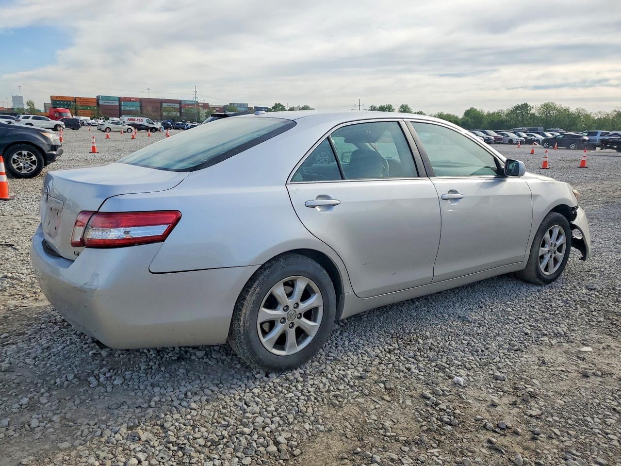 2011 Toyota Camry Le - Image 3