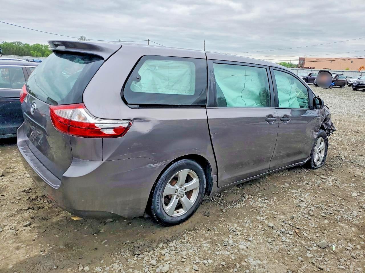 2015 Toyota Sienna L 7-Passenger - Фото 3