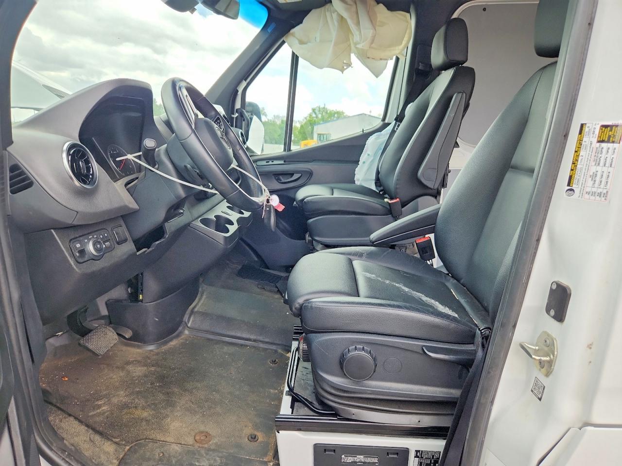 2023 Mercedes Benz Sprinter 2500 Delivery Van - Фото 7