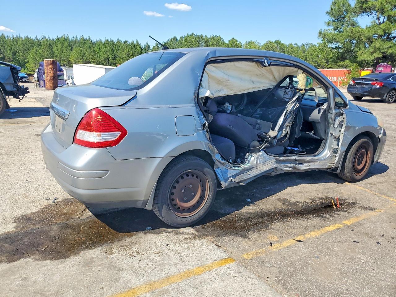 2009 Nissan Versa 1.8 S - Image 3