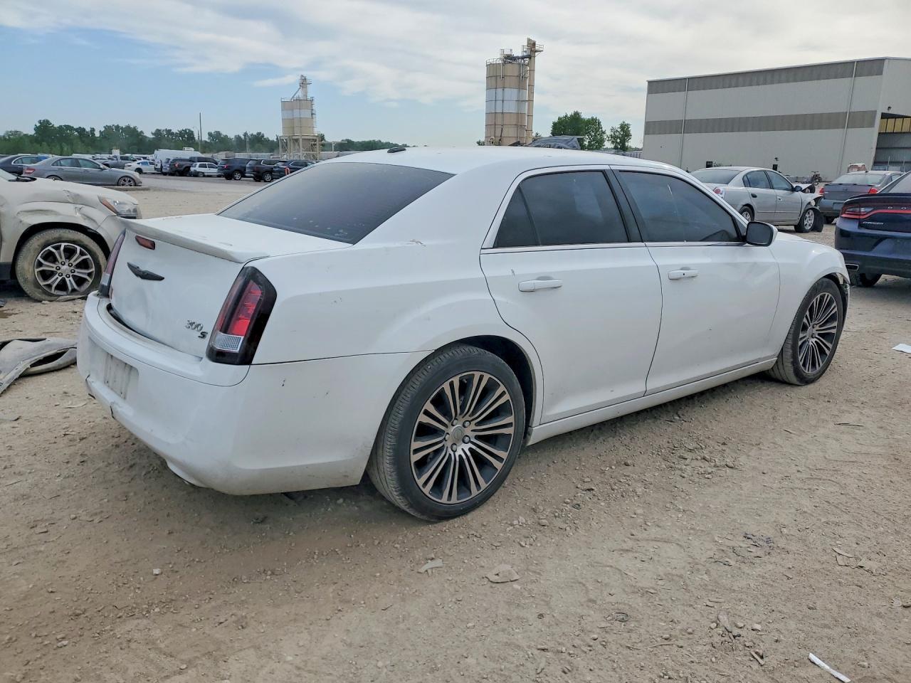 2013 Chrysler 300 S - Фото 3
