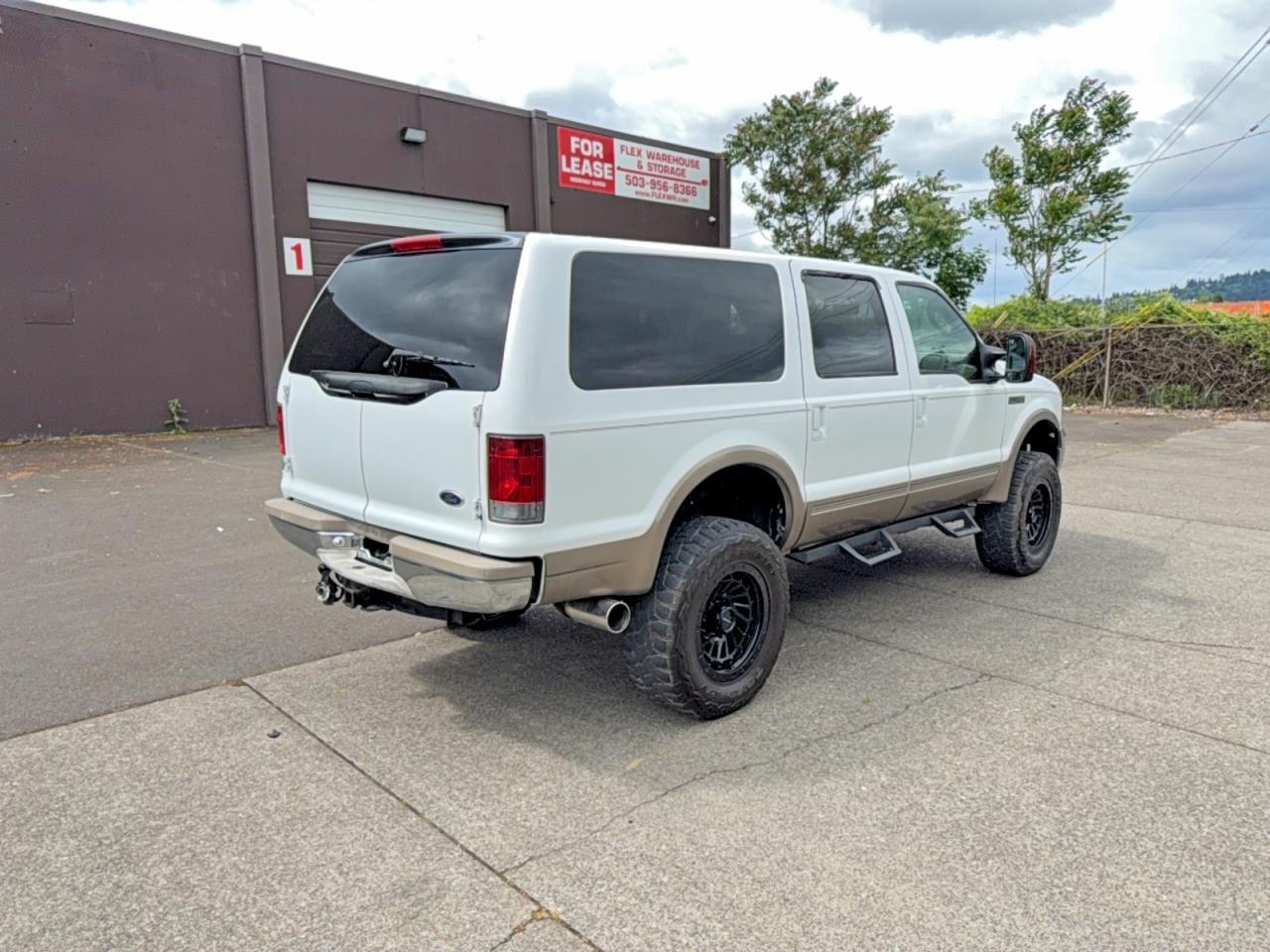 2005 Ford Excursion Eddie Bauer - Image 4