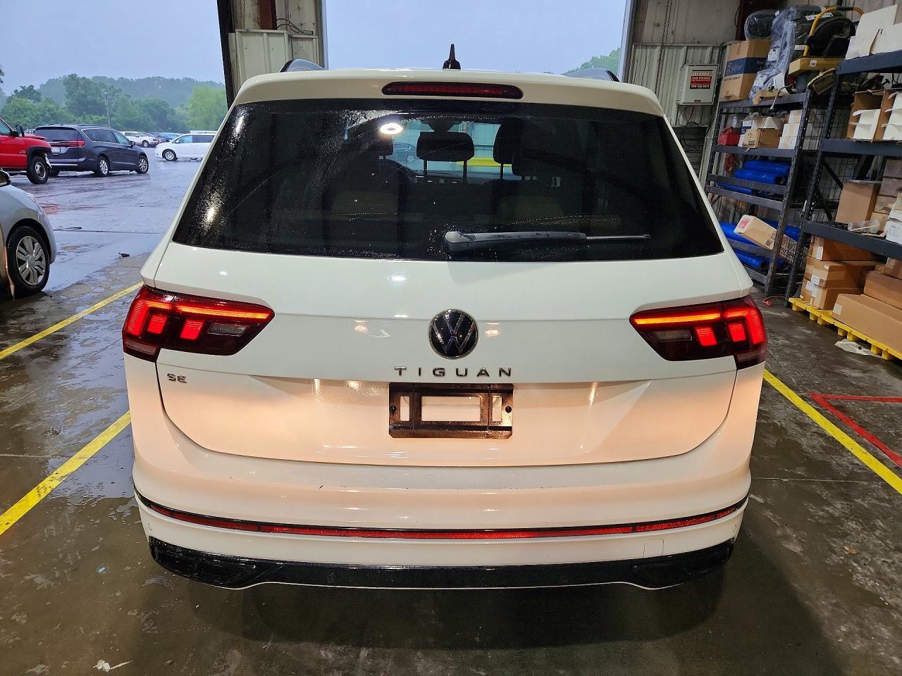 2022 Volkswagen Tiguan Se R-Line Black - Image 6
