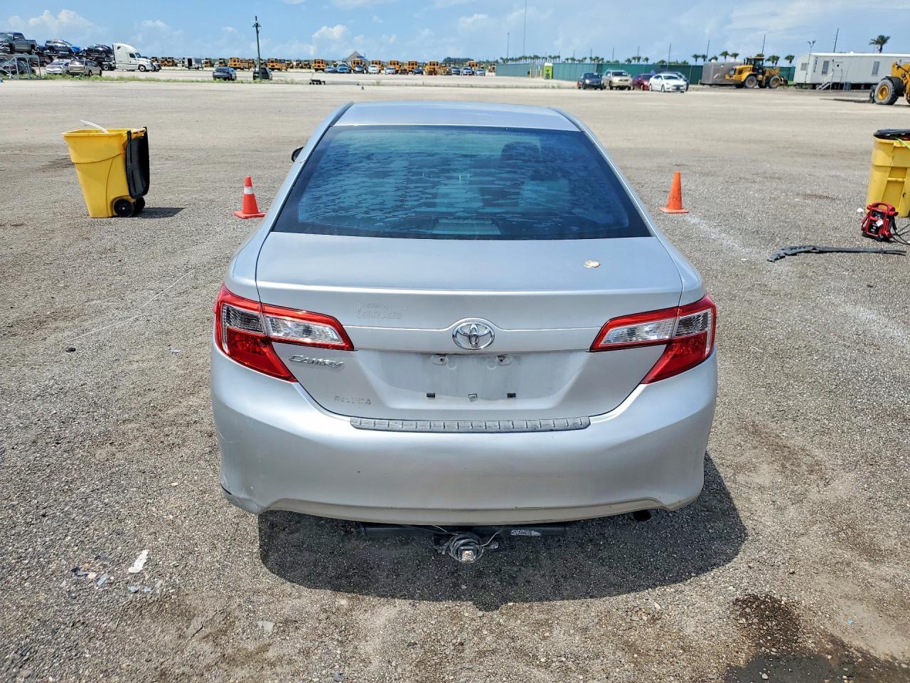 2014 Toyota Camry L - Image 6