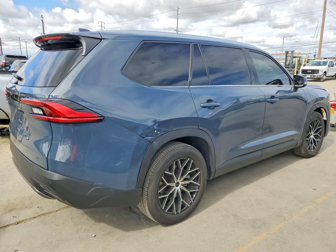 2024 Toyota Grand Highlander Limited - Image 3