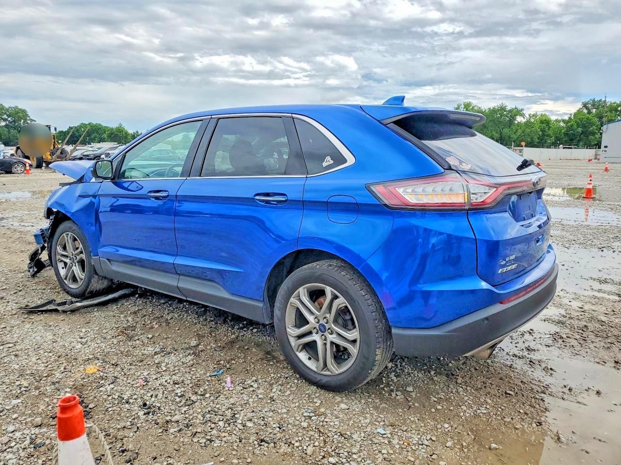 2018 Ford Edge Titanium - Image 2