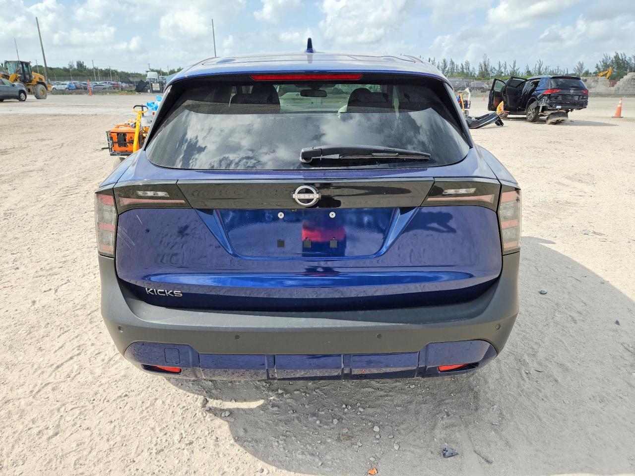 2025 Nissan Kicks Sv - Image 6
