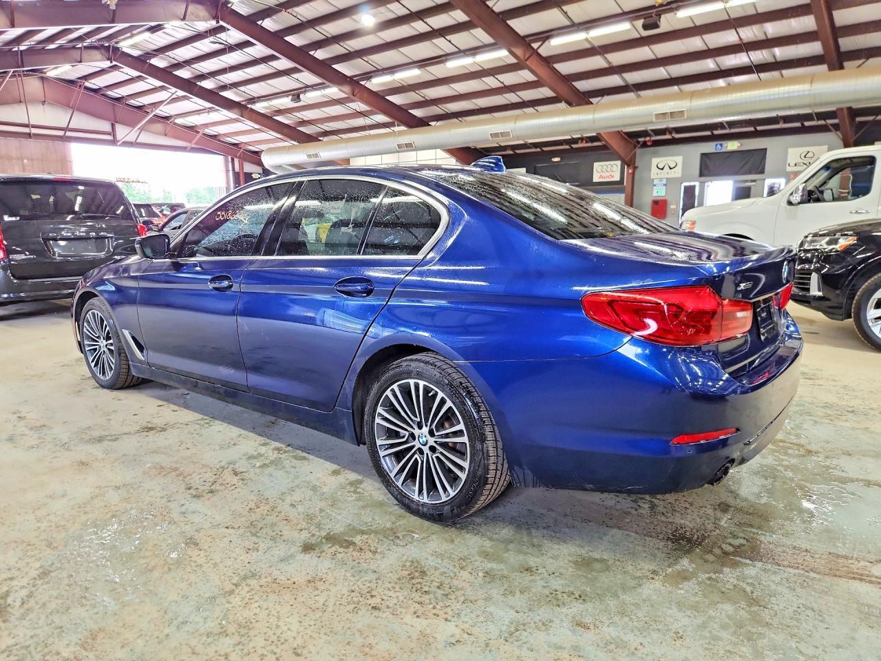 2020 BMW 530 Xi - Фото 2