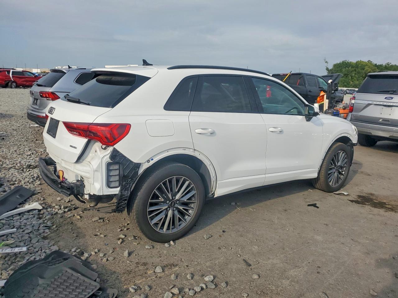 2024 Audi Q3 Premium 40 - Image 3