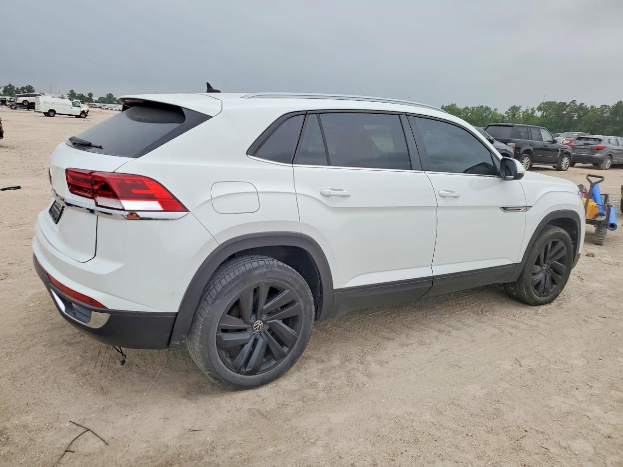 2021 Volkswagen Atlas Cross Sport Se - Image 3