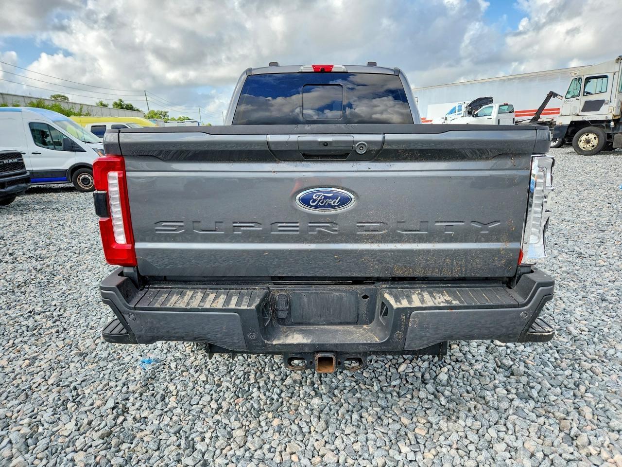 2023 Ford F350 Super Duty - Image 6