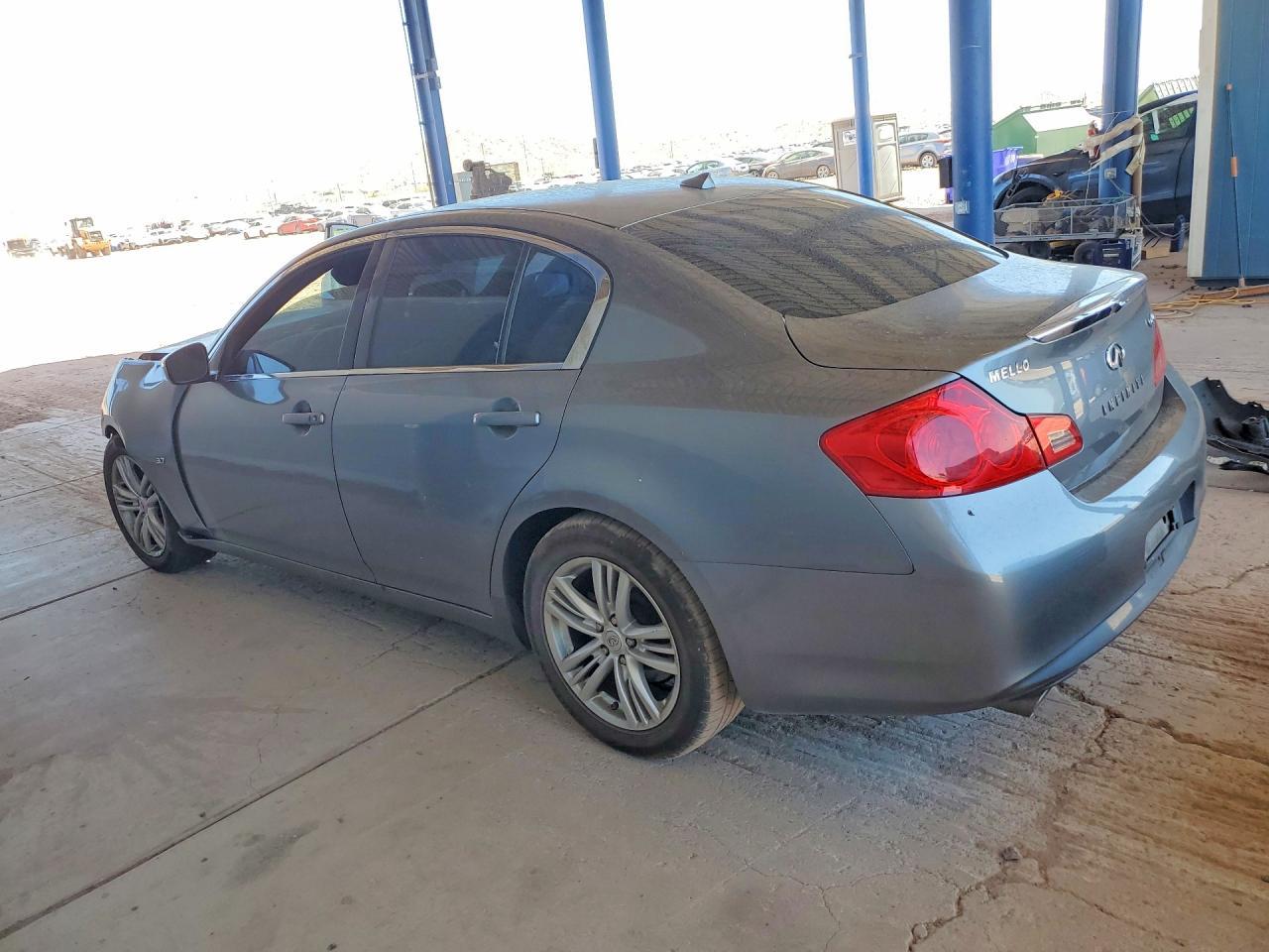 2015 Infiniti Q40 Base - Image 2