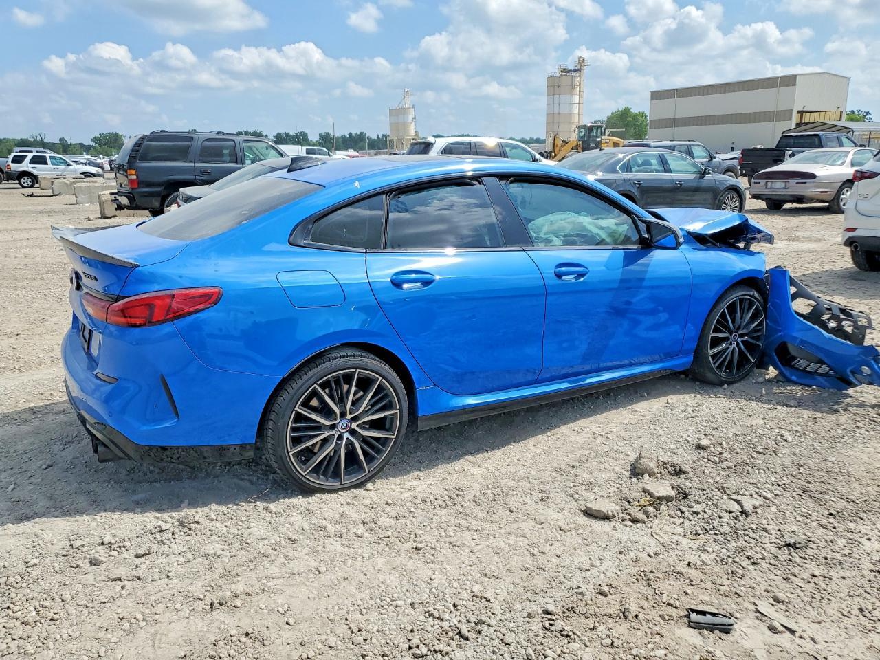 2022 BMW M235Xi - Фото 3