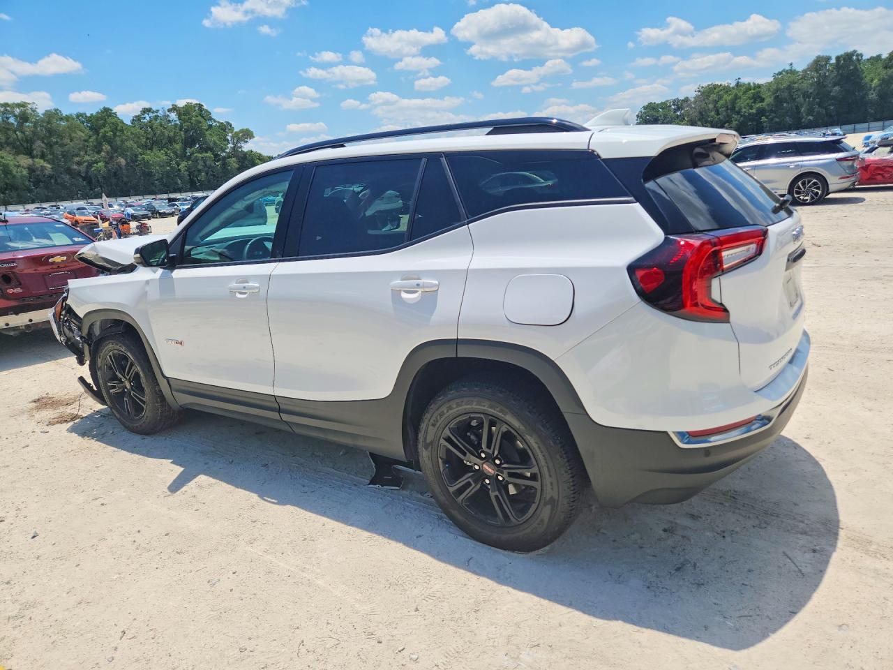 2024 GMC Terrain At4 - Фото 2