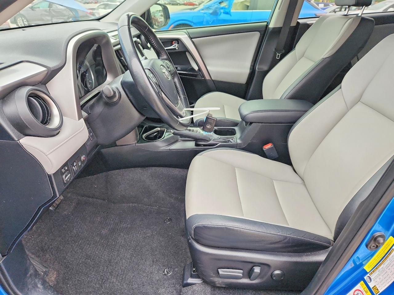 2017 Toyota Rav4 Limited - Image 7