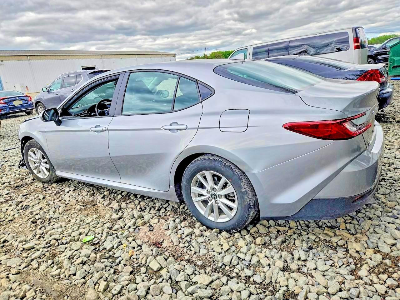 2025 Toyota Camry Le - Фото 2