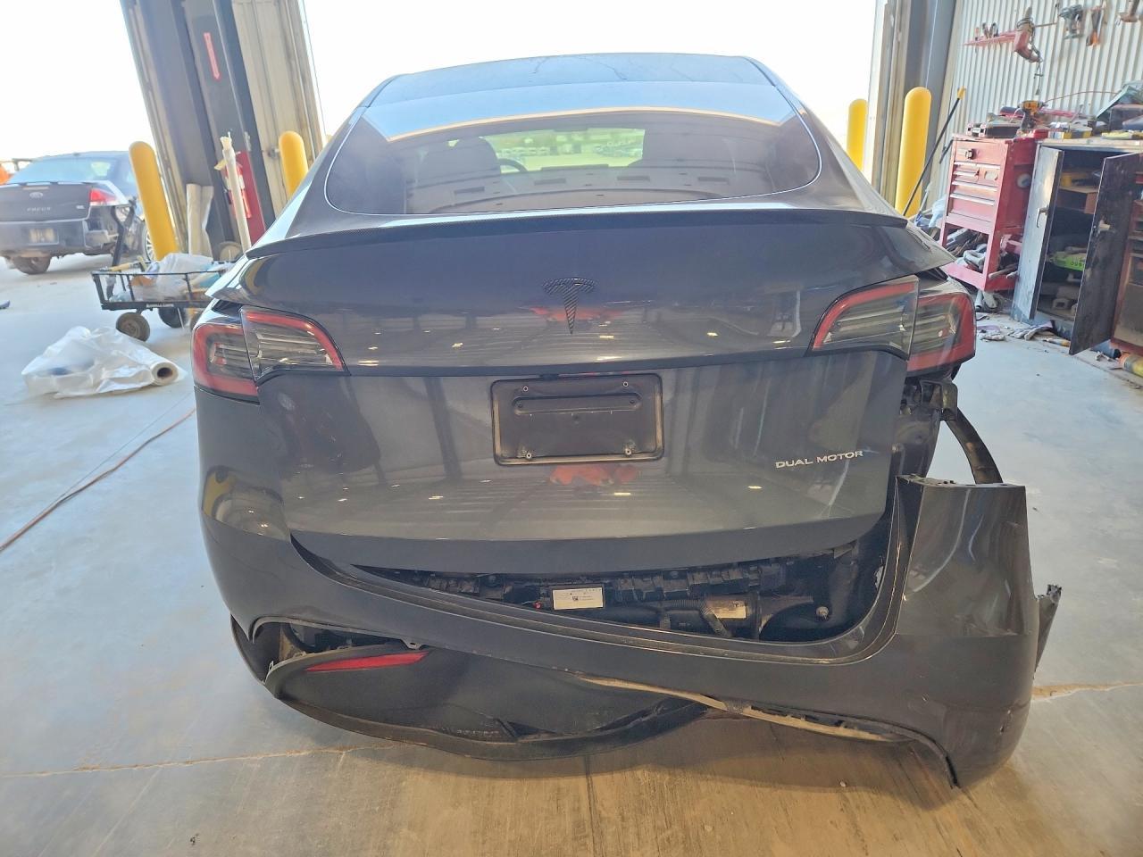 2023 Tesla Model Y - Фото 6