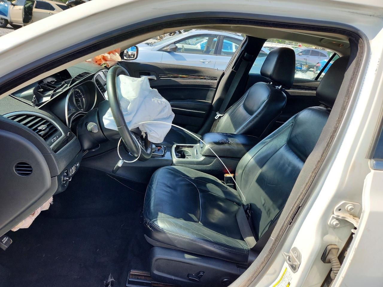2015 Chrysler 300 Limited - Image 7