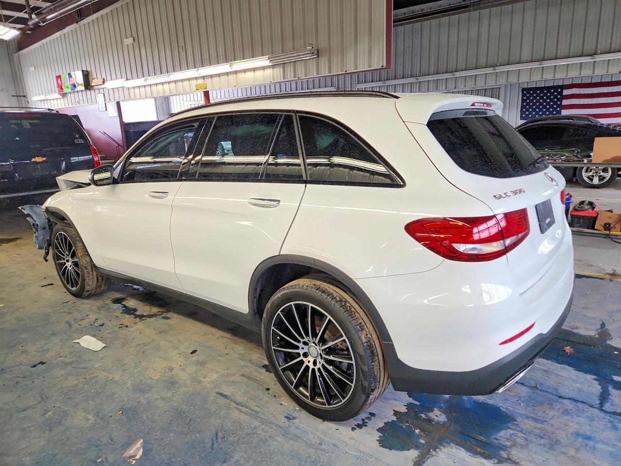 2017 Mercedes-Benz Glc 300 4Matic - Image 2