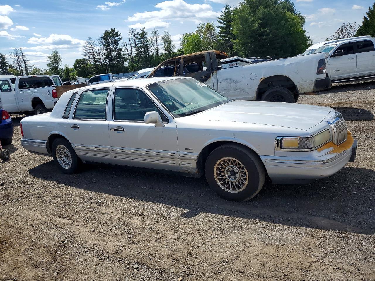 1995 Lincoln Town Car Executive - Image 4