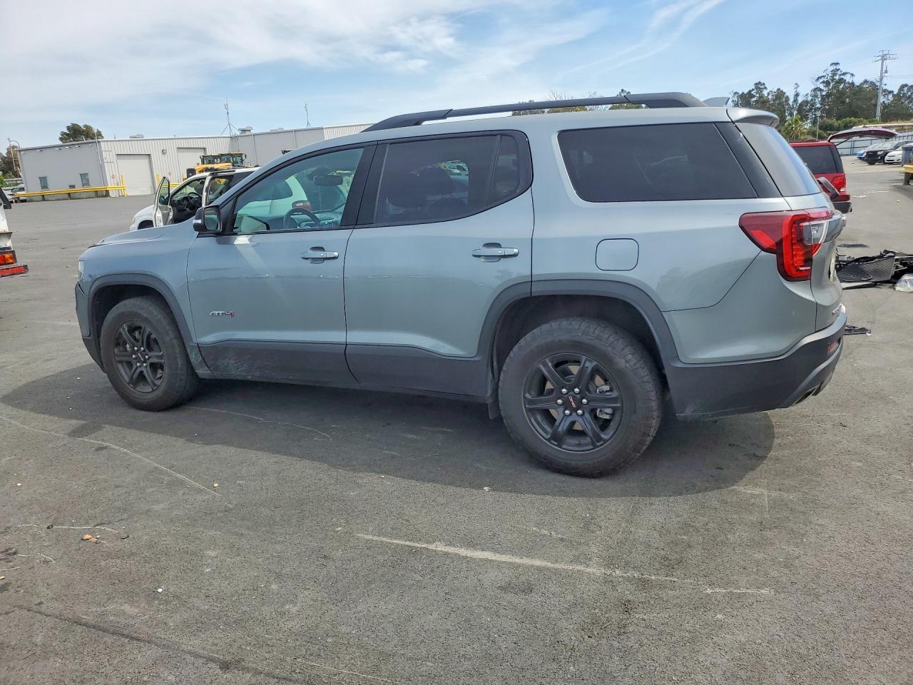 2023 GMC Acadia At4 - Image 2