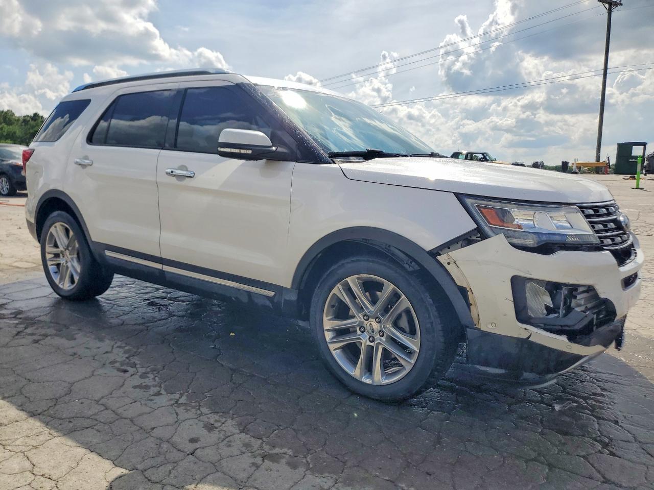 2017 Ford Explorer Limited - Image 4
