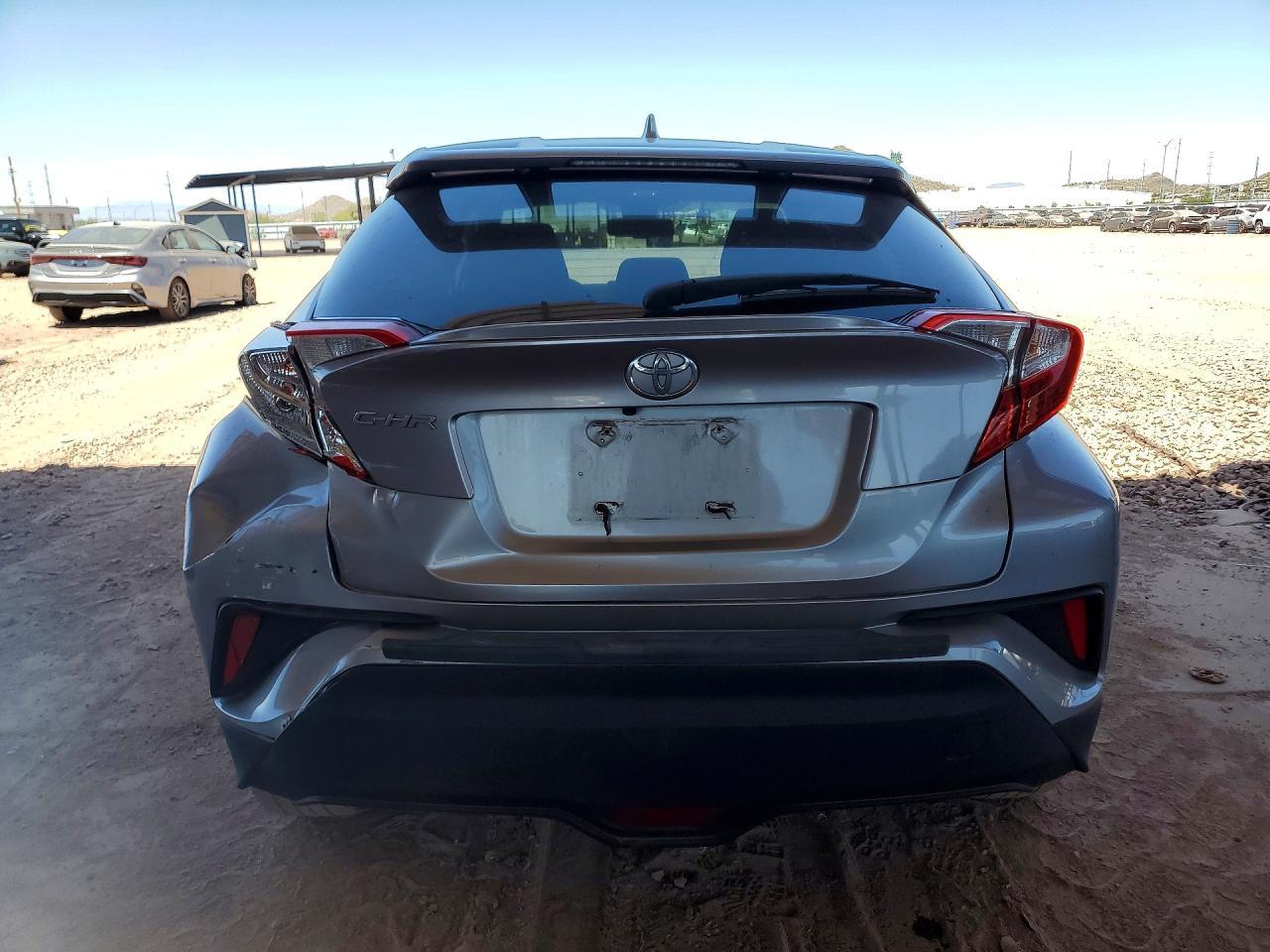 2018 Toyota C-Hr Xle Premium - Image 6