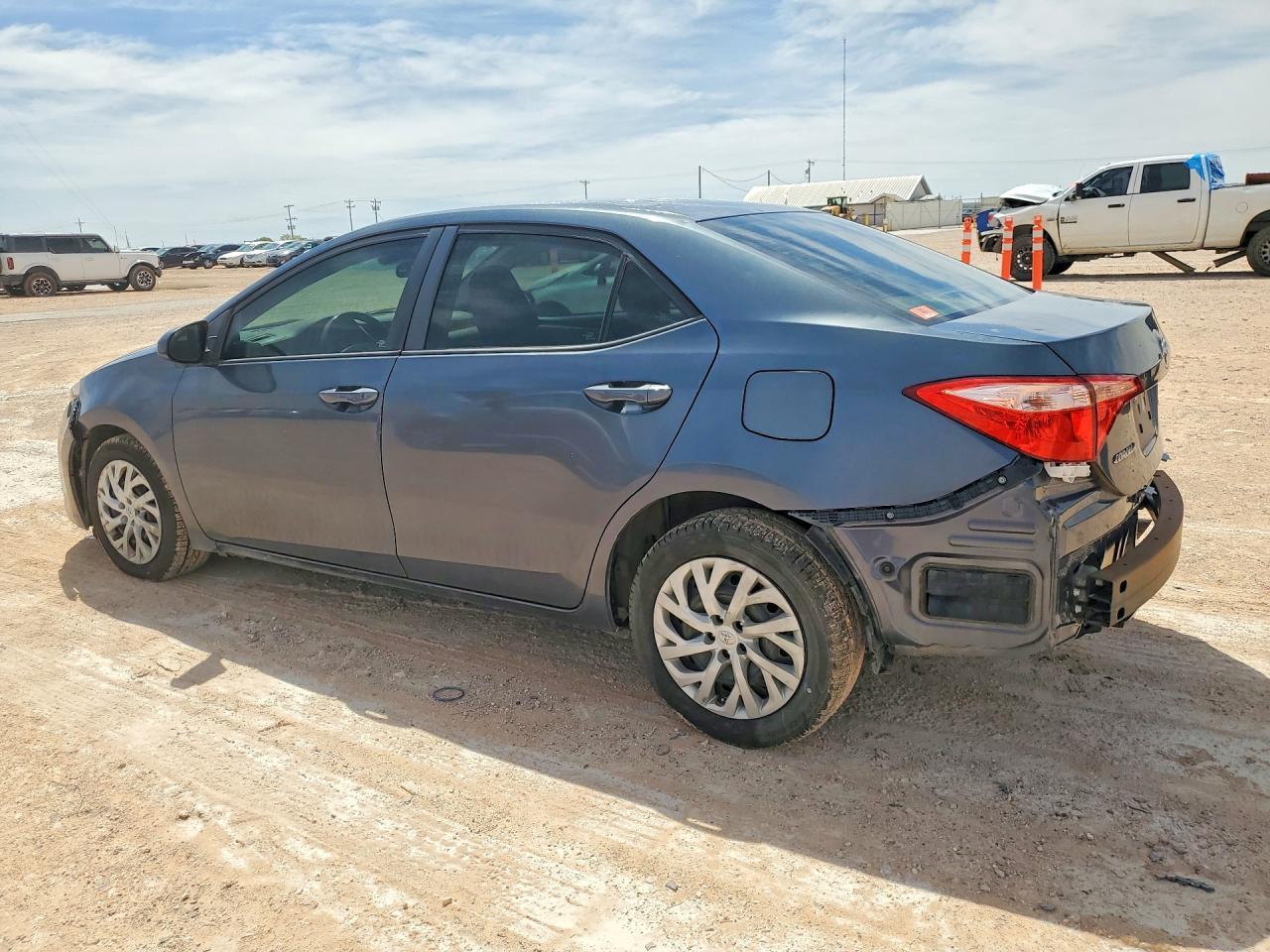 2017 Toyota Corolla Le - Фото 2