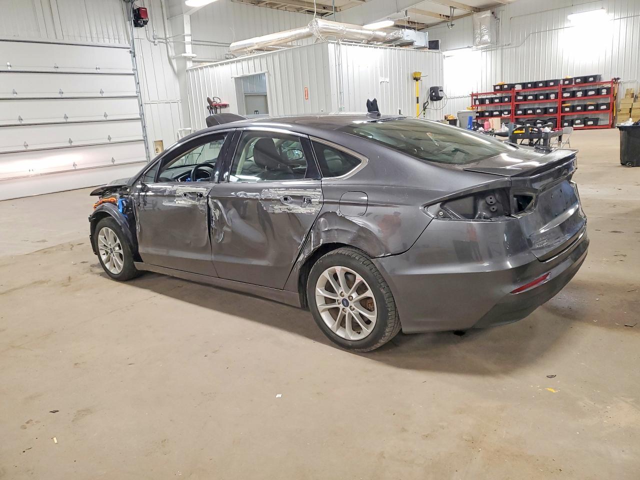 2019 Ford Fusion Titanium - Фото 2