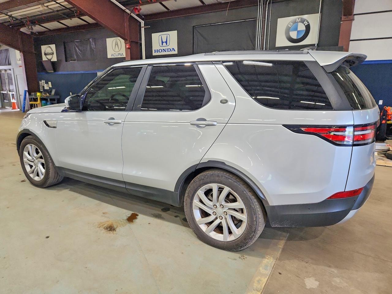 2017 Land Rover Discovery Hse - Image 2