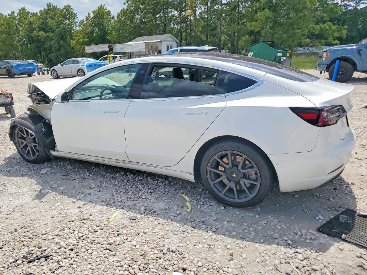 2018 Tesla Model 3 - Фото 2