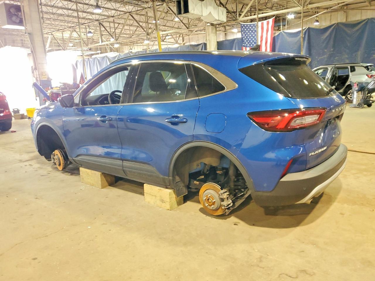 2023 Ford Escape Platinum - Фото 2