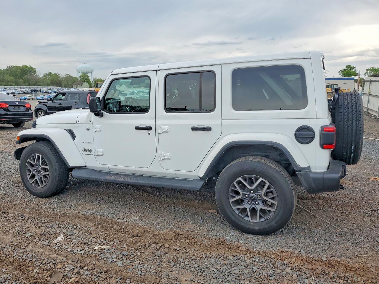 2024 Jeep Wrangler Sahara - Фото 2