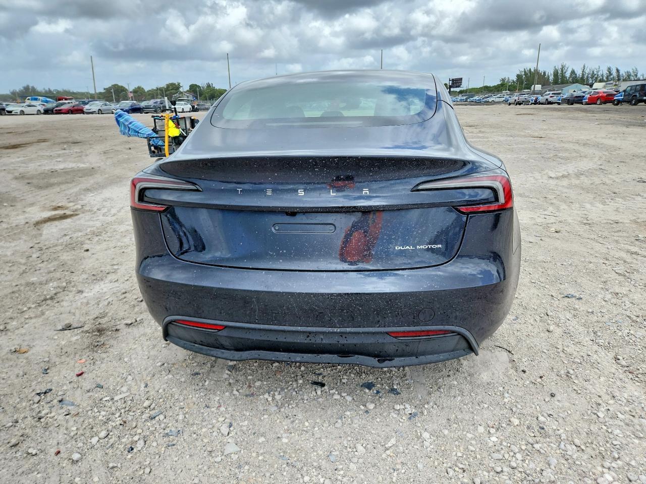 2025 Tesla Model 3 - Фото 6