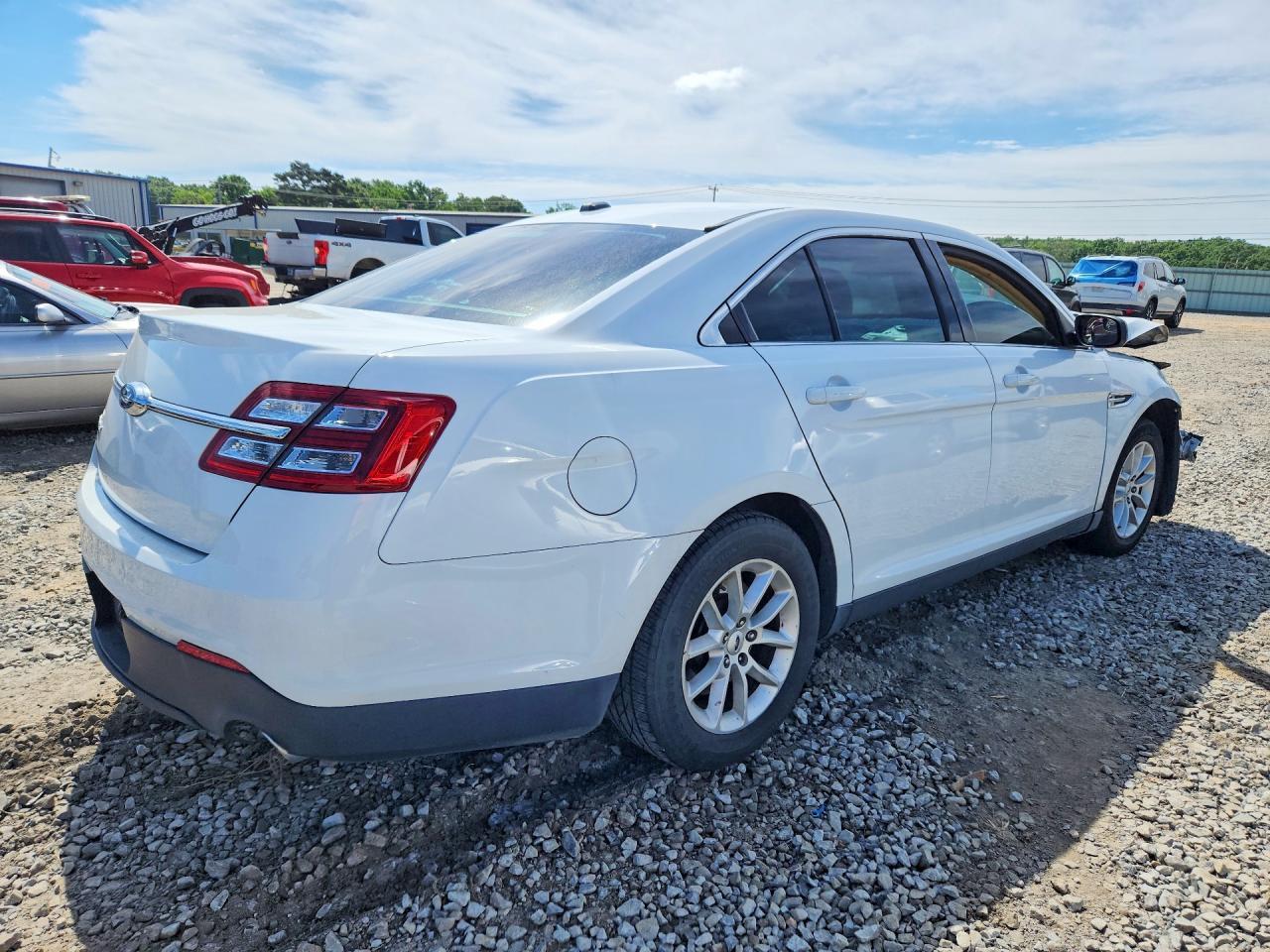 2015 Ford Taurus Se - Фото 3