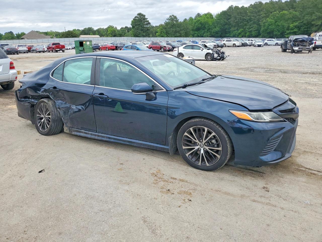 2019 Toyota Camry Se - Image 4
