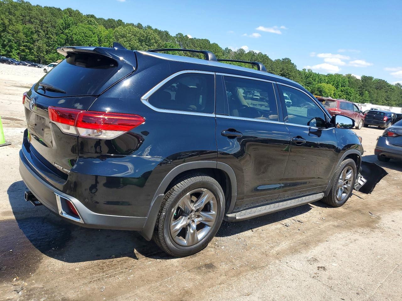 2018 Toyota Highlander Limited Platinum - Image 3