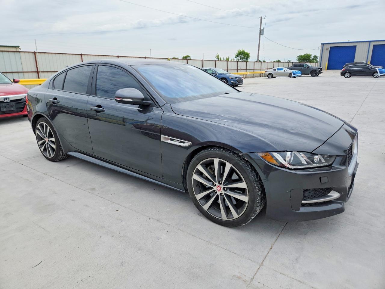 2017 Jaguar Xe - Фото 4