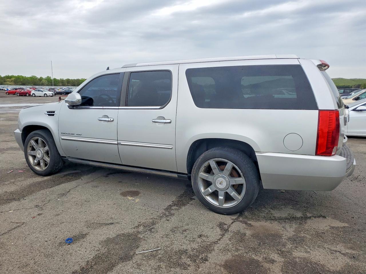 2010 Cadillac Escalade Esv Premium - Image 2