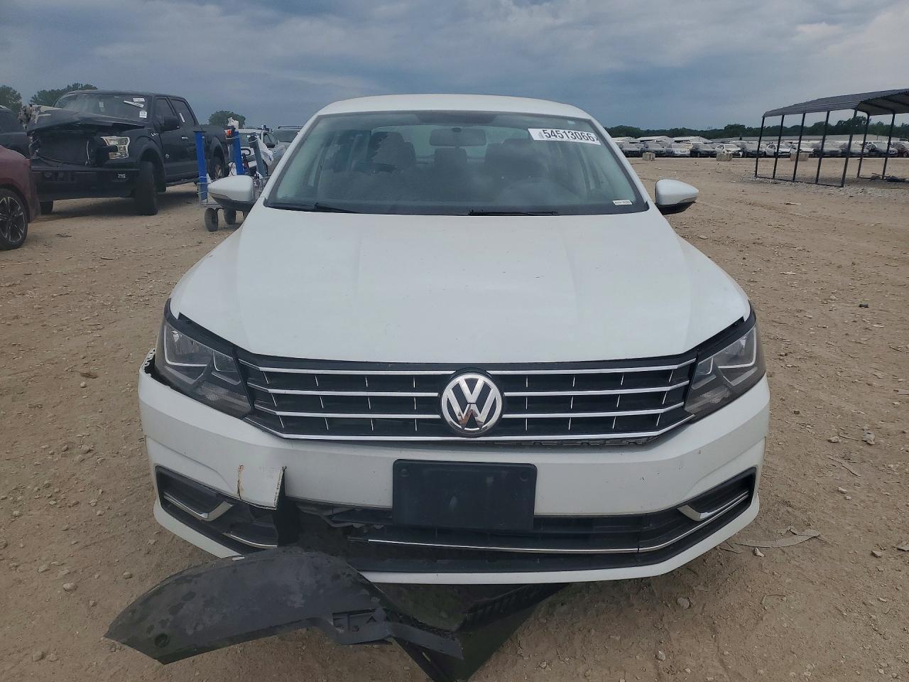 2018 Volkswagen Passat S - Фото 5