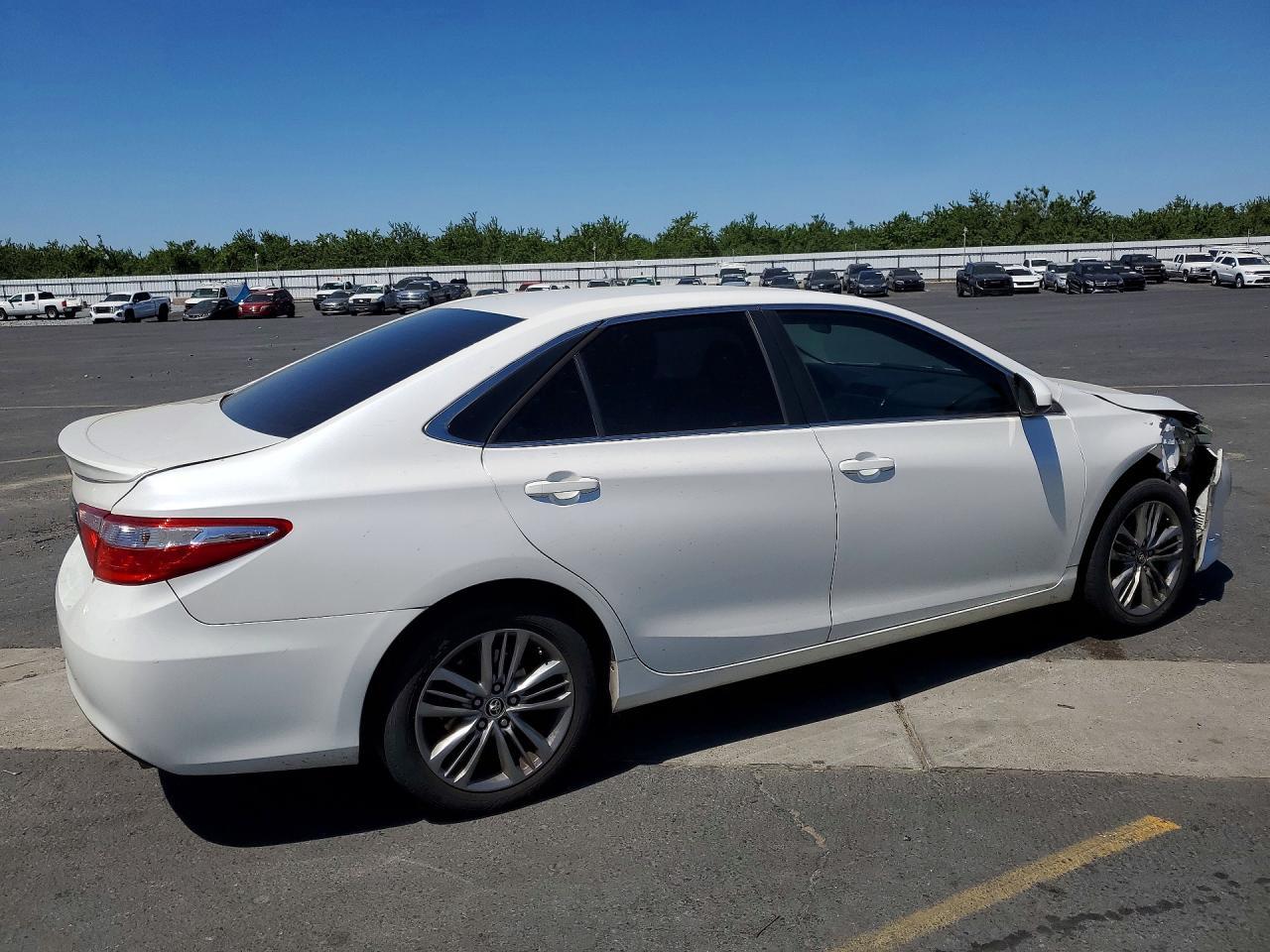 2015 Toyota Camry Se - Фото 3