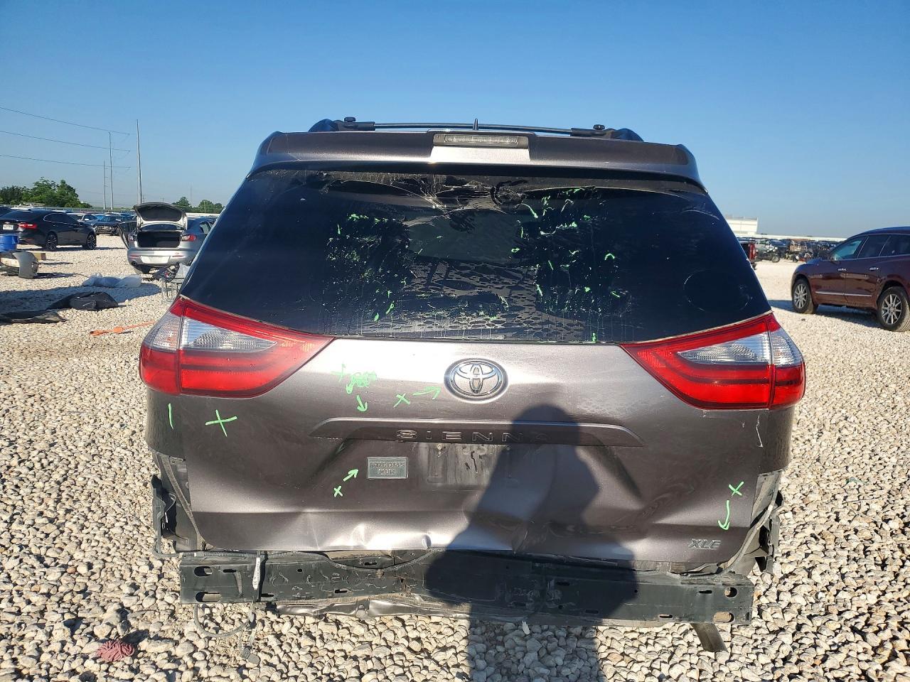 2020 Toyota Sienna Xle Premium 8-Passenger - Фото 6