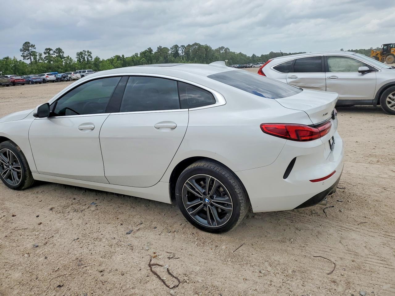 2024 BMW 228Xi - Фото 2
