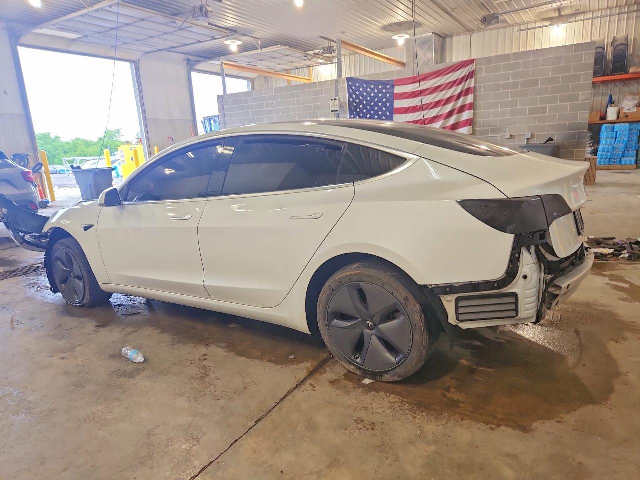 2020 Tesla Model 3 - Фото 2