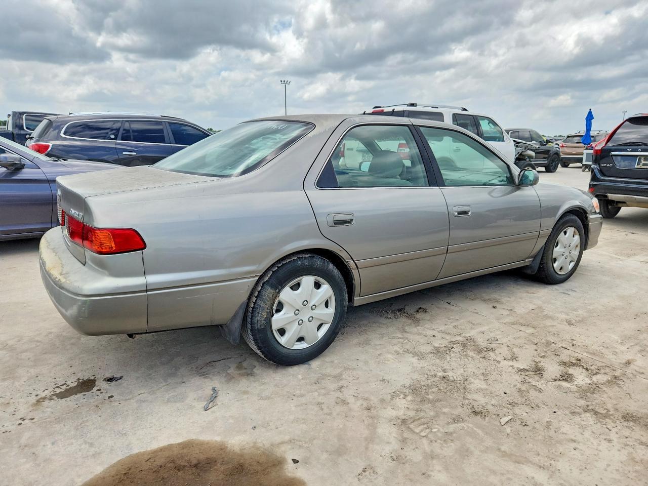 2001 Toyota Camry Le - Image 3