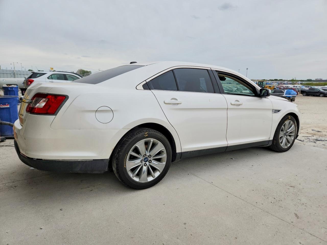 2012 Ford Taurus Limited - Image 3